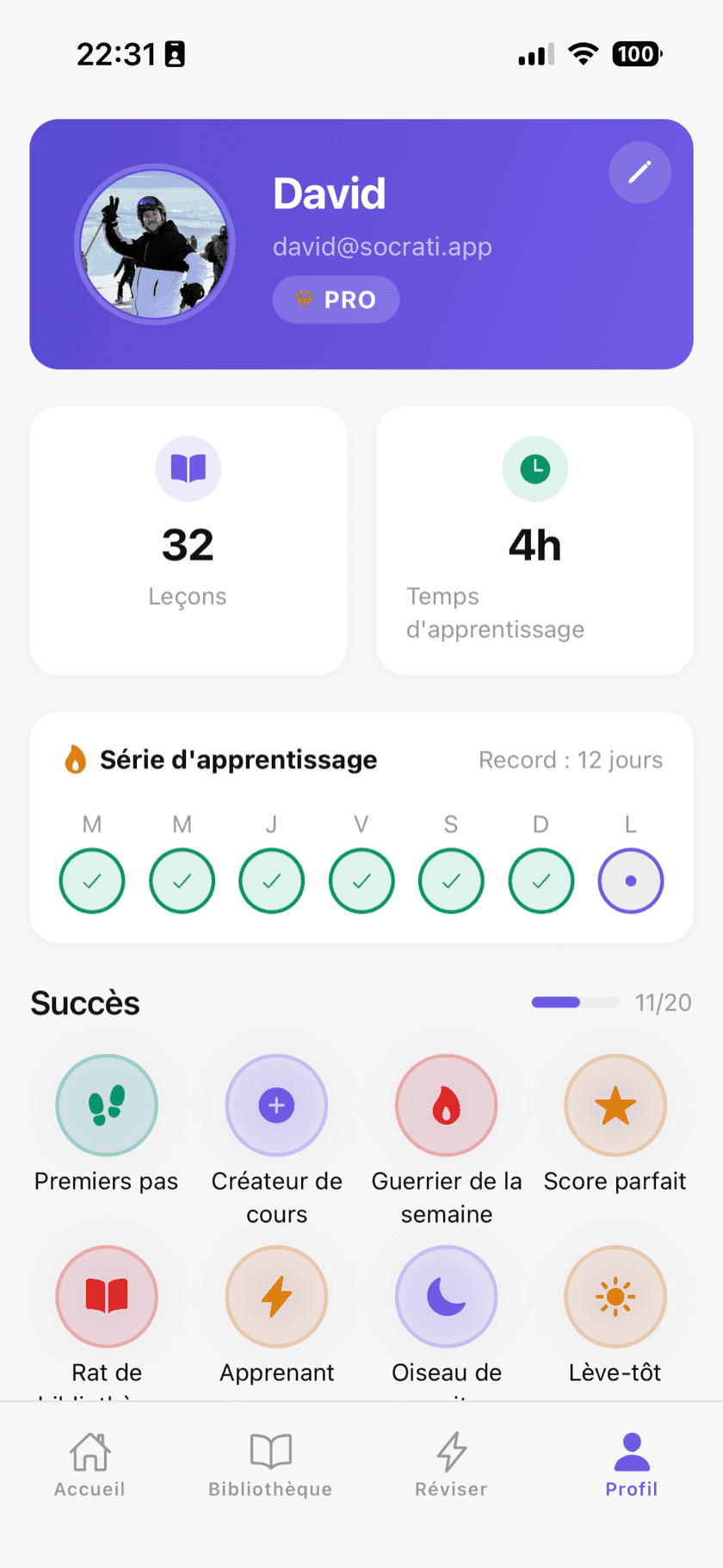 Écran d’accueil affichant les séries et la progression XP